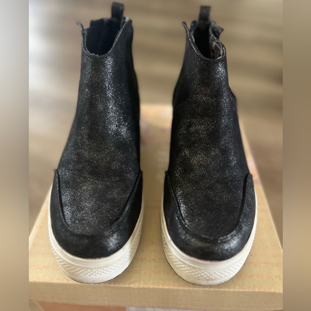 Very G Black Metallic Wedge Sneaker Size 11 from The Buckle